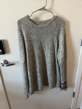 Paka (the Costa) Unisex Size Large Grey Sweater